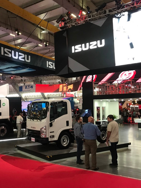 stands-y-exhibidores-cuestion-creativa-isuzu Stands